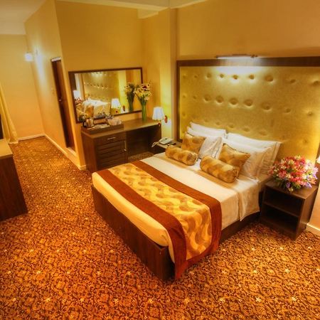 The Queensburry City Hotel Нувара-Элия Экстерьер фото