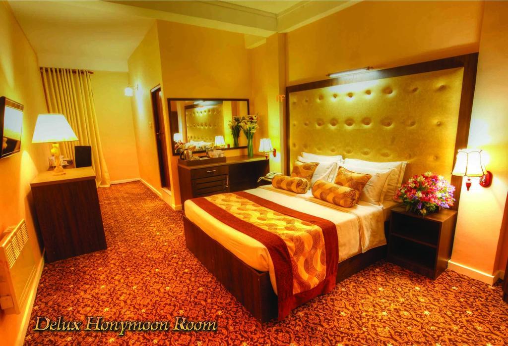 The Queensburry City Hotel Нувара-Элия Экстерьер фото