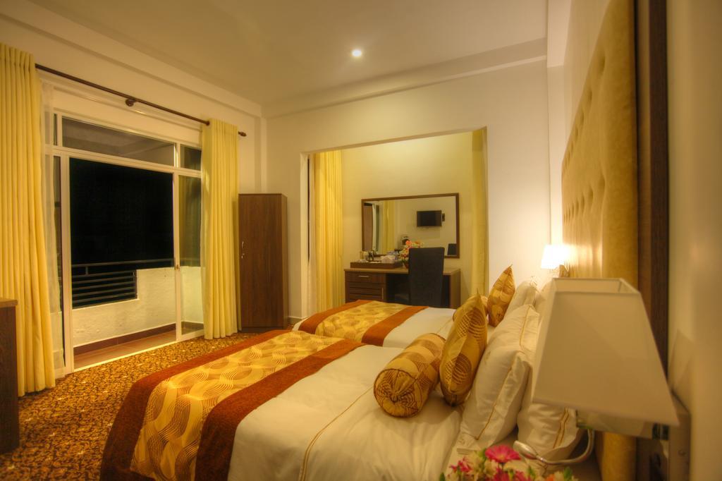The Queensburry City Hotel Нувара-Элия Экстерьер фото