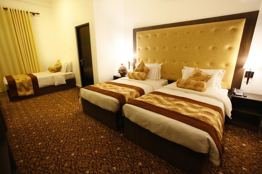 The Queensburry City Hotel Нувара-Элия Экстерьер фото