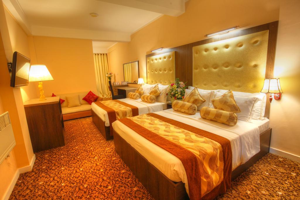 The Queensburry City Hotel Нувара-Элия Экстерьер фото