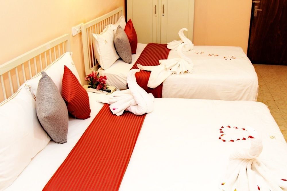 The Queensburry City Hotel Нувара-Элия Экстерьер фото