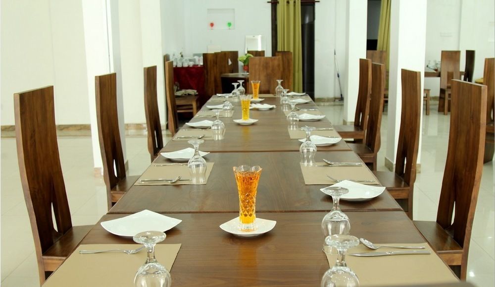 The Queensburry City Hotel Нувара-Элия Экстерьер фото