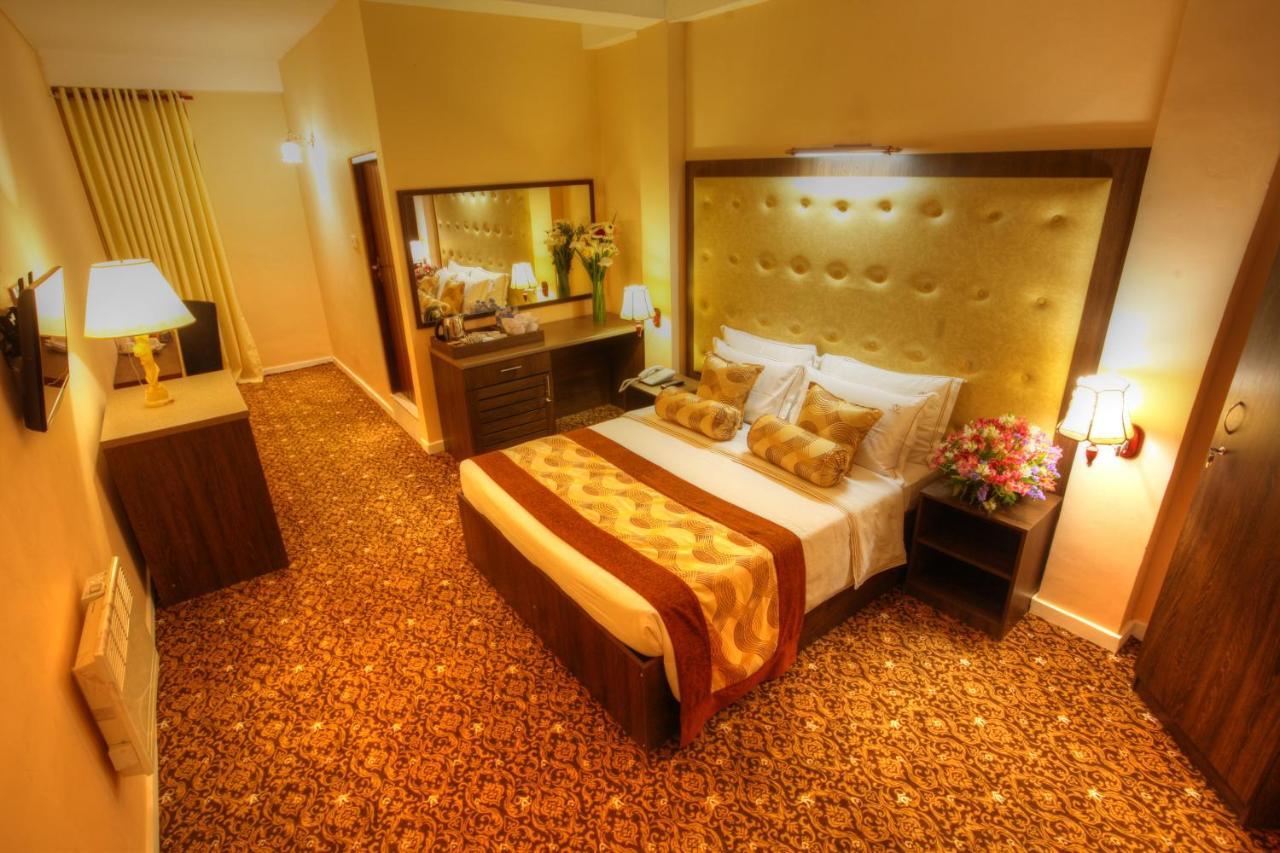 The Queensburry City Hotel Нувара-Элия Экстерьер фото